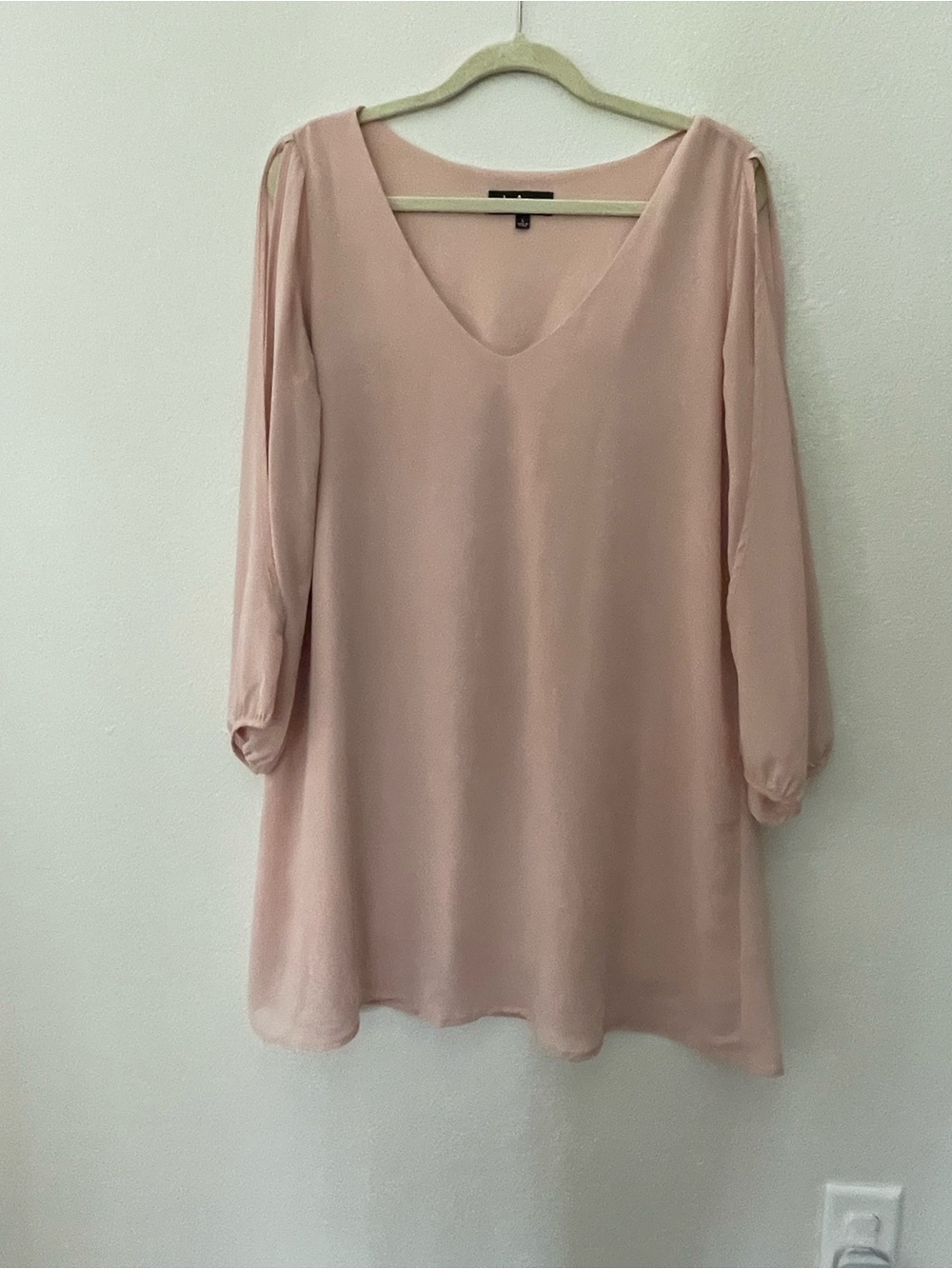 LULUS Women’s Light Pink V-Neck Chiffon Dress